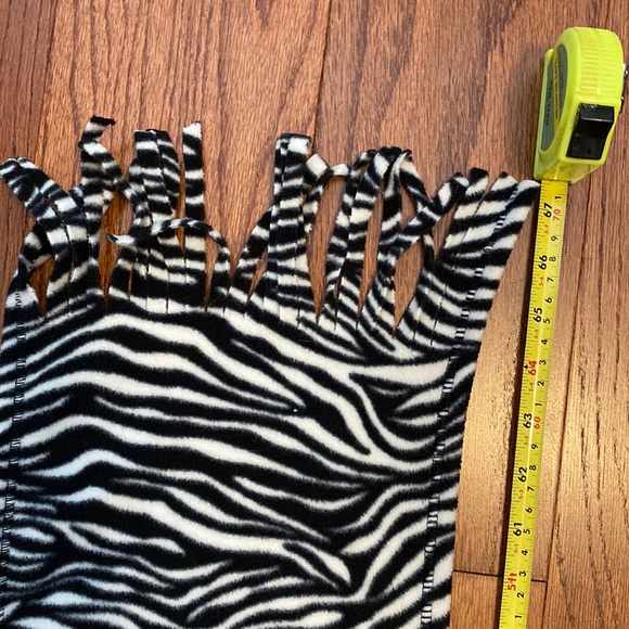 Zebra Pattern winter black & white scarf/wrap - one size - Picture 7 of 9